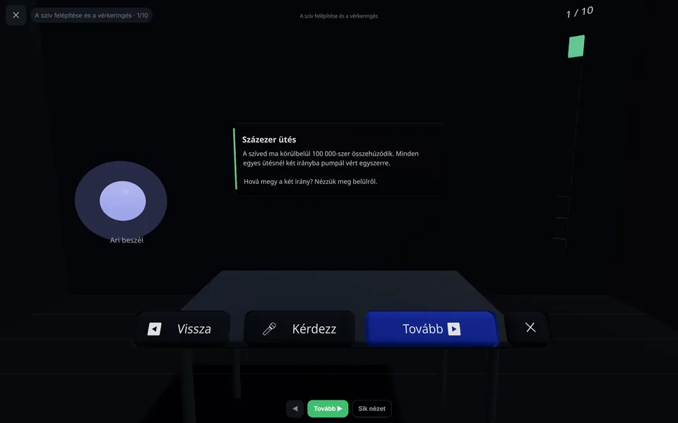 A VR tanulószoba 3D nézetben: lebegő tananyagpanel, Ari fénygömbje és térbeli gombok.
